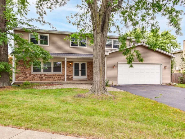 562 Applegate Ln, Lake Zurich, IL 60047