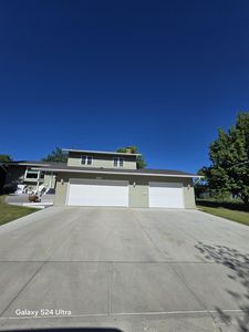1615 NW Glacial Dr, Minot, ND, 58703