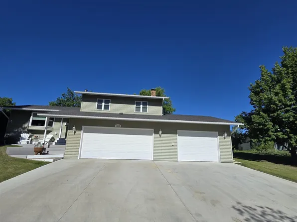 1615 NW Glacial Dr, Minot, ND 58703