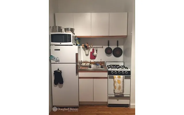 Rented by Douglas Elliman | media 4