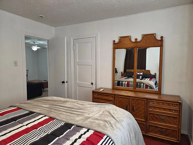 708 Monterrey St — Photo 13