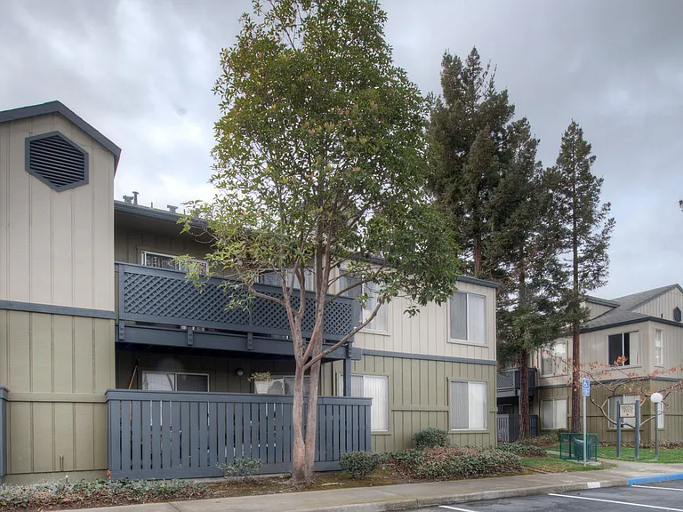 Regency Square Apartments — Photo 20
