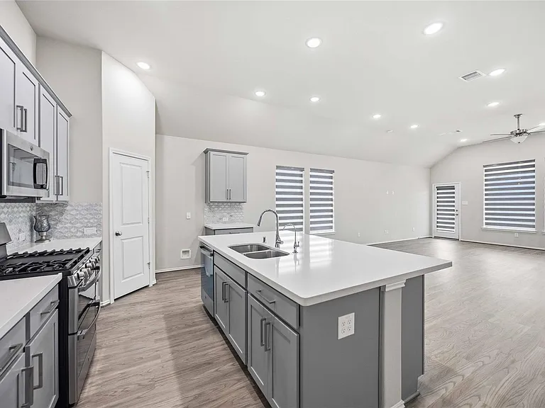 20427 Windcrest Colony Trl — Photo 6