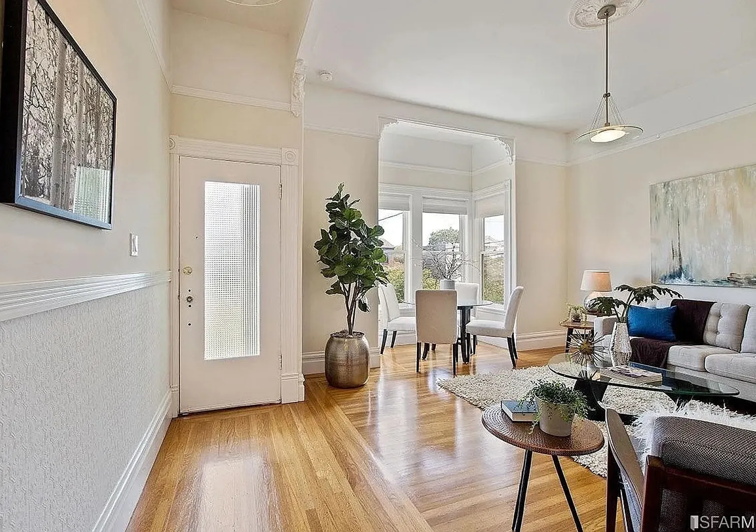 Elegant Three Bedroom Victorian Flat Steps from Dolores Park! — Photo 2