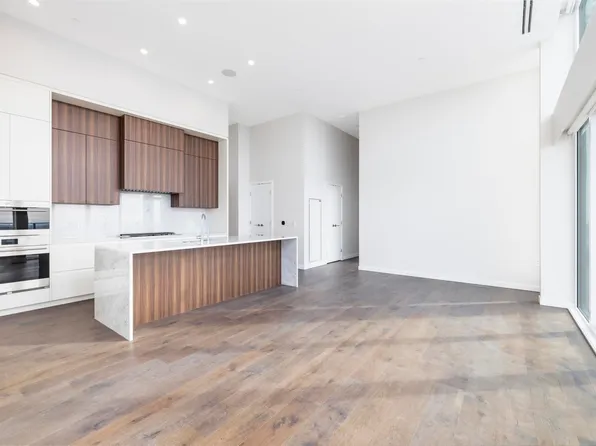 7433 Cambie St #2703, Vancouver, BC V6P 0J8
