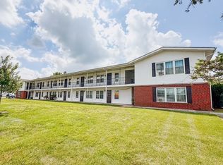575 Berry Ave #2, Grayslake, IL 60030