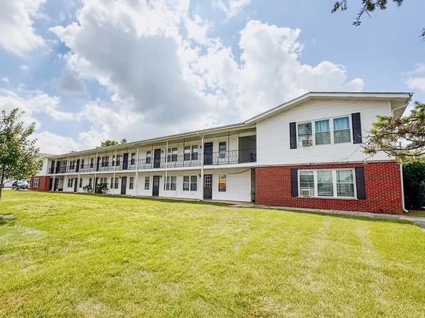 575 Berry Ave #2, Grayslake, IL 60030