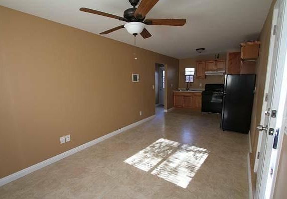 2nd image of 1128 E Grand Ave #1128