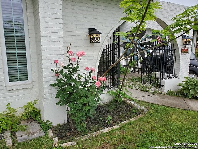 1st image of 3647 Lakefield St