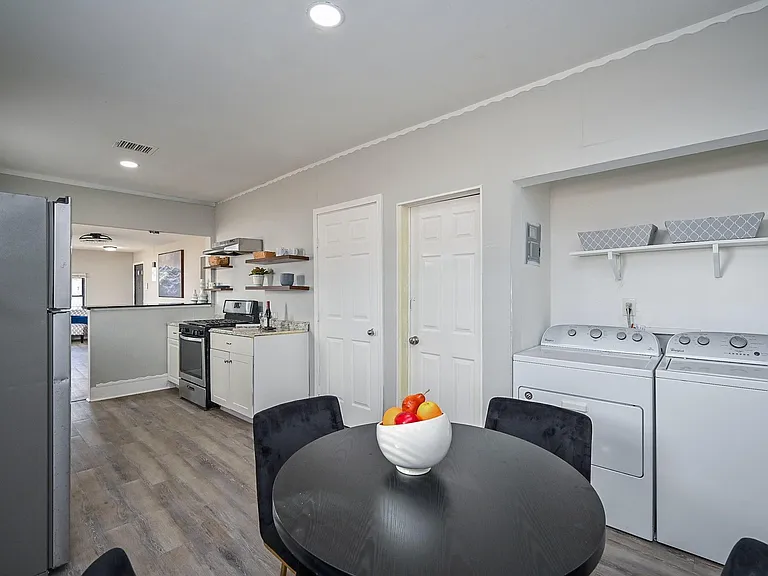 1507 Laird St — Photo 11
