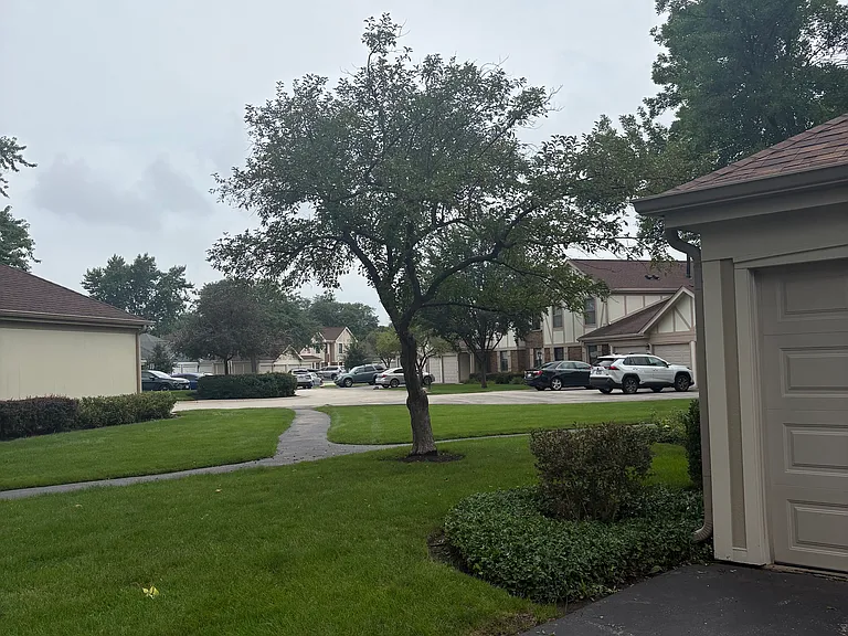1056 Deerpath Ct — Photo 5