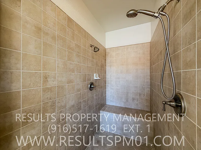 2425 Foxcroft Cir — Photo 38