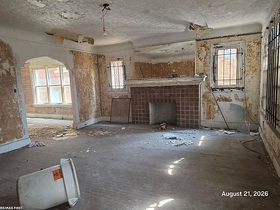 2nd image of 2268 Taylor St