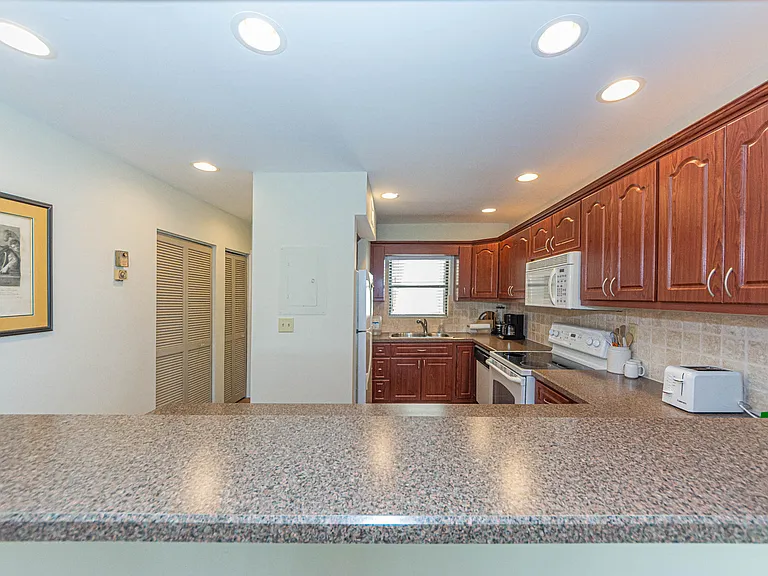 3939 Ocean Dr #201B — Photo 36