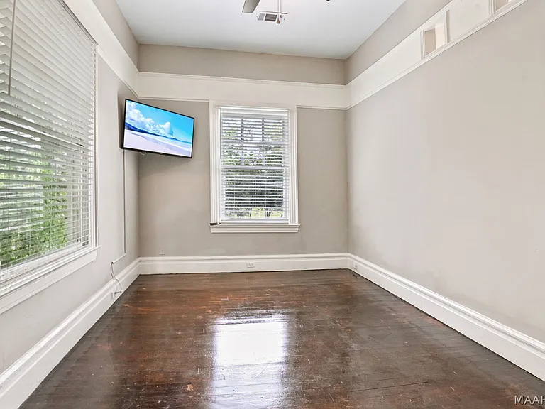 264 E Fairview Ave — Photo 43