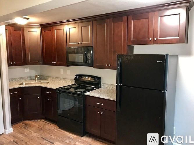 1st image of 830 W 26th St #1