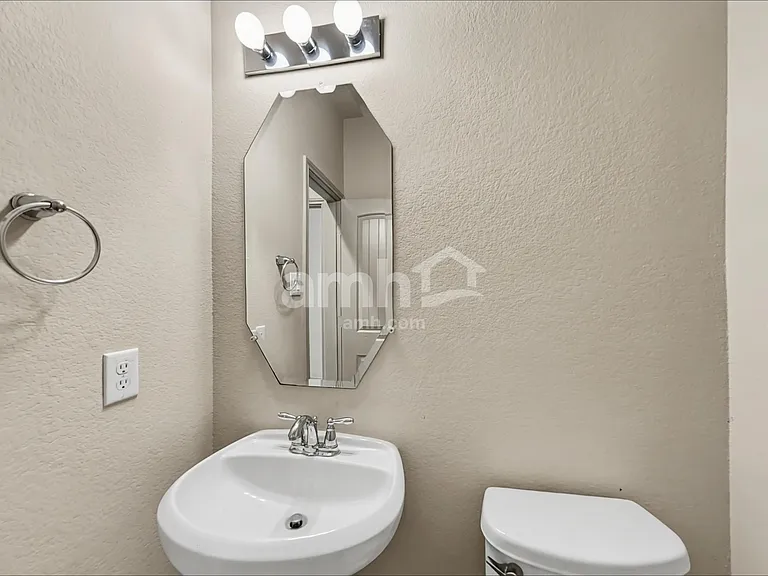 2201 Jefferson Crossing Dr — Photo 8