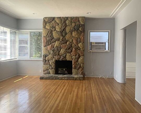 5th image of 107 S Flores St