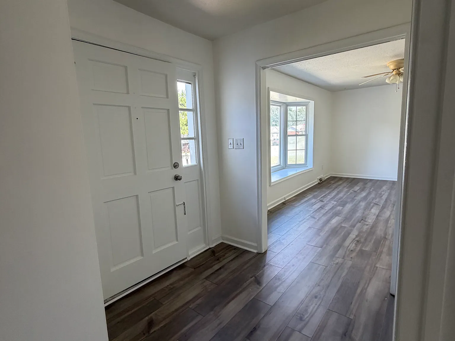 3 bed, 3.5 bath, 1640 sqft, $1,900 — Photo 3