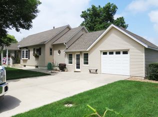 206 W Cedar St, Cedar Bluffs, NE 68015