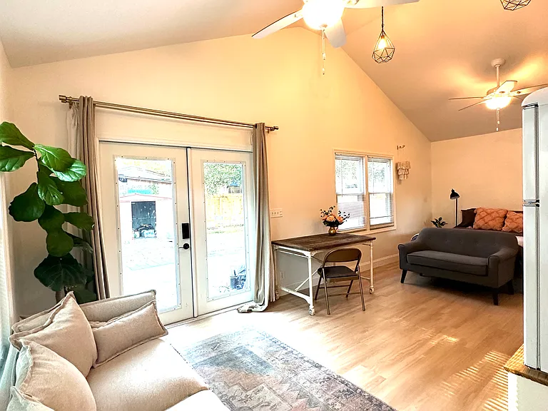 2368 Suffolk St #B — Photo 3