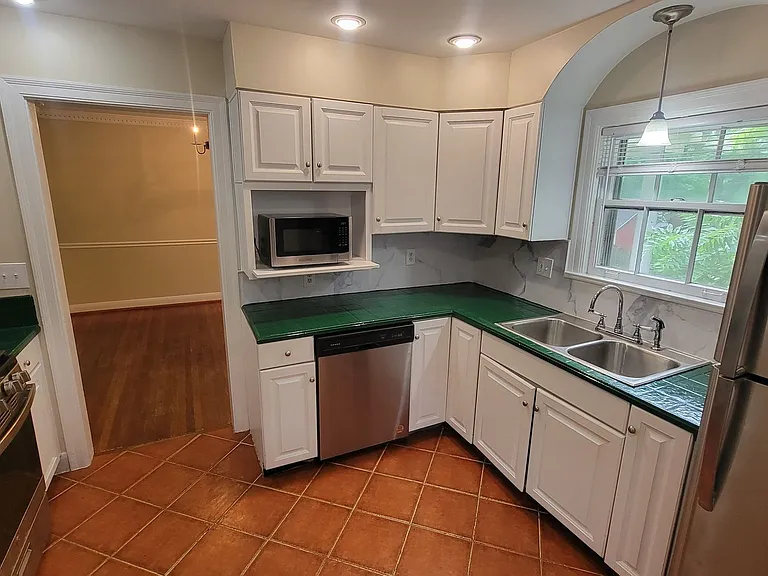 202 Fenley Ave — Photo 5