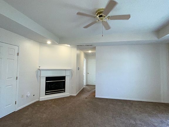 3rd image of 953 Jasmine Ln
