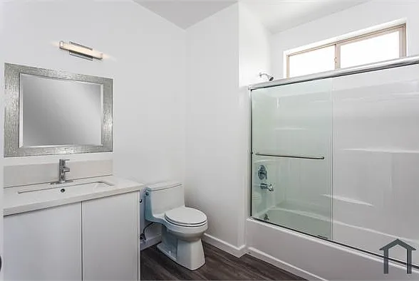 241 N Lake St — Photo 2