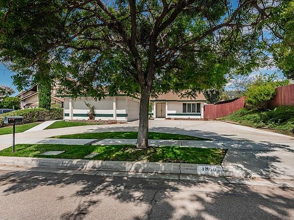 2nd image of 1850 W Country Club Ln W
