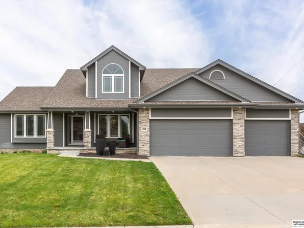 1916 Apollo Ln, Papillion, NE 68133