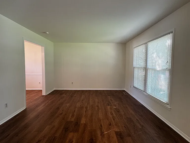 3310 Winchester Dr — Photo 4