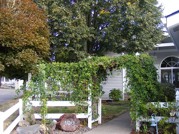 2nd image of 1005 NW Monterey Dr