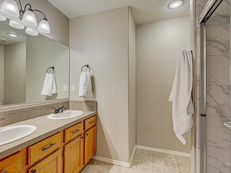 1473 E Drucker St — Photo 13