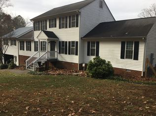 4082 Lake Killarney Rd, Gum Spring, VA 23065