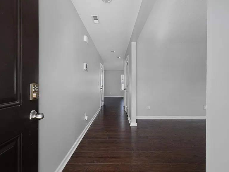 1124 Tay Sta — Photo 3