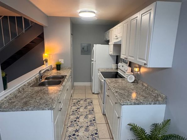 824 E Tiffany Dr APT 2
