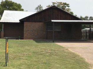 313 S 16th St, Clinton, OK 73601