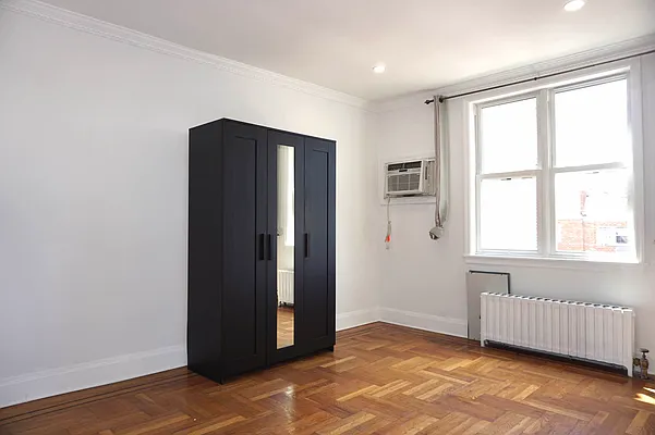Rented by Astoria Realty | media 6