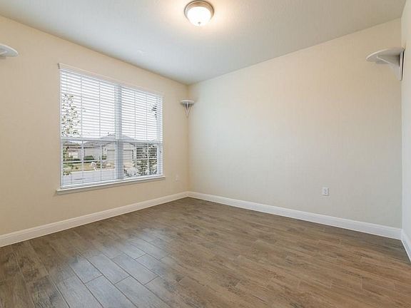 5th image of 222 Tradinghouse Creek St