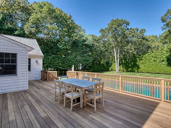 5th image of 47 Wooded Oak Ln