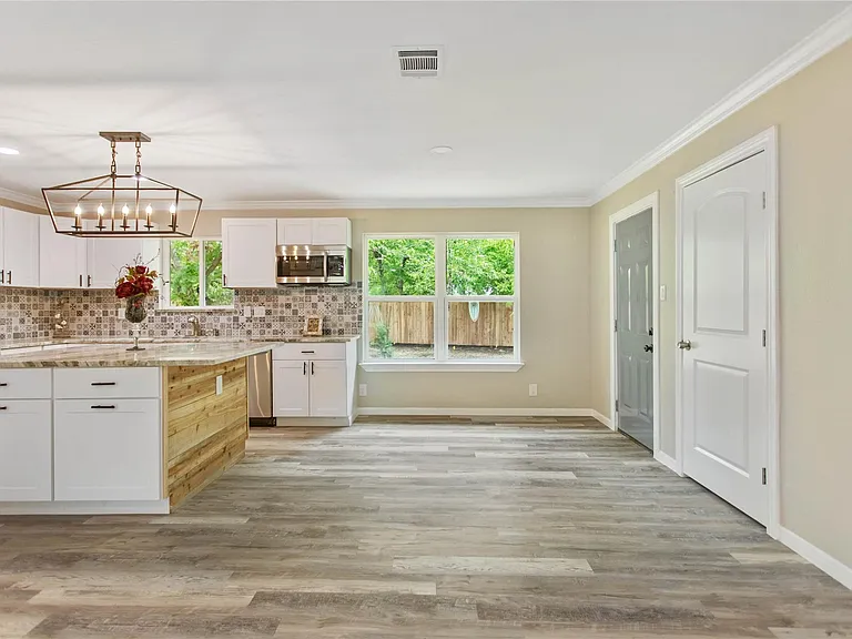 904 Westview Cir — Photo 8