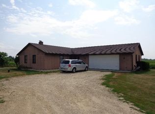 10046 Dickenson Rd, Winnebago, IL 61088