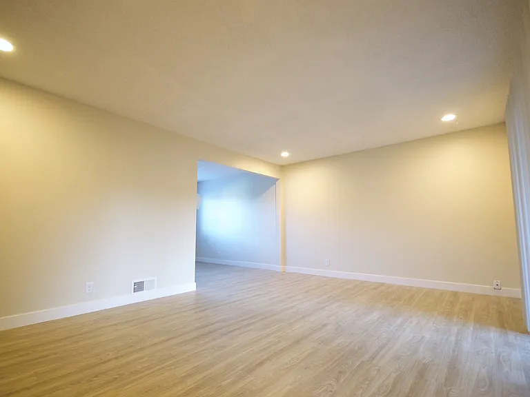 550 N. Fair Oaks Ave — Photo 4