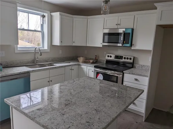 5 Hill St Floor 1, Smithfield, RI 02917