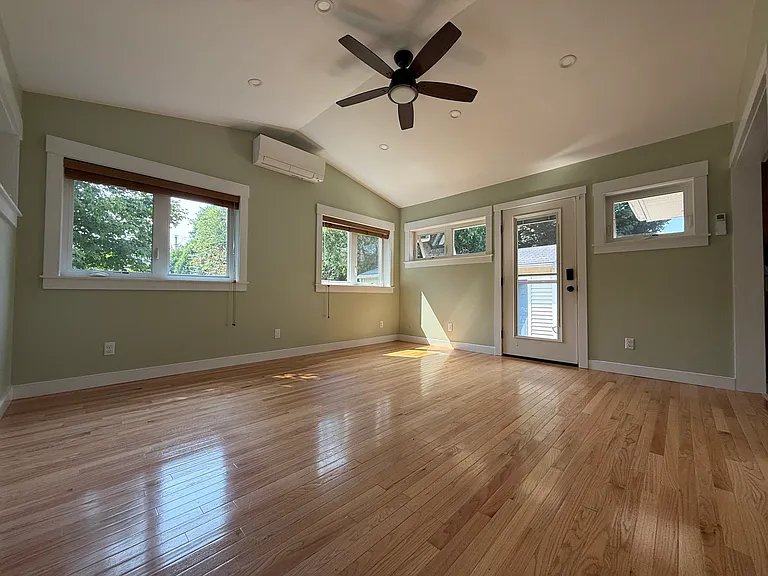 66 Davis Pkwy — Photo 11