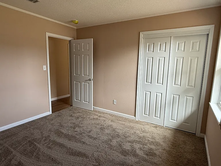 7845 Le Jeune Dr — Photo 9