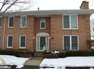 105 Windwood Point, Saint Clair Shores, MI 48080