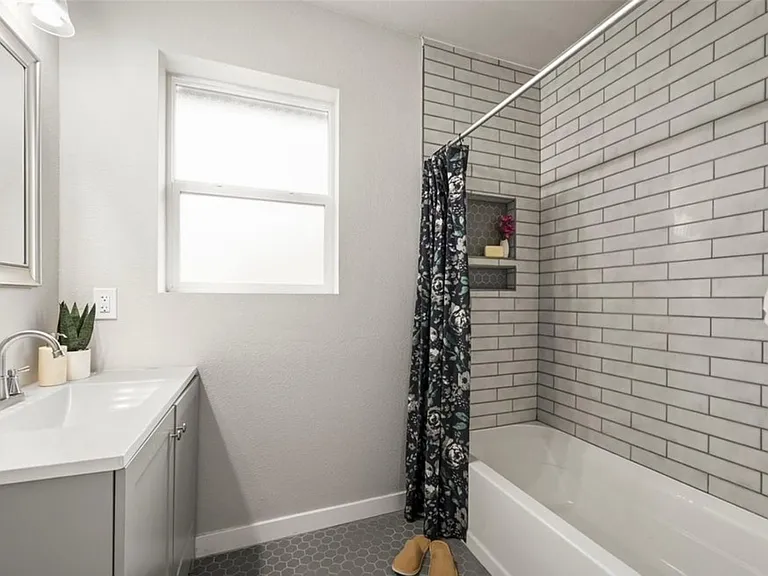 1149 S University Blvd — Photo 20