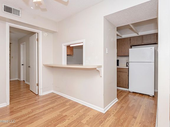 5th image of 413 Kahler St APT 25