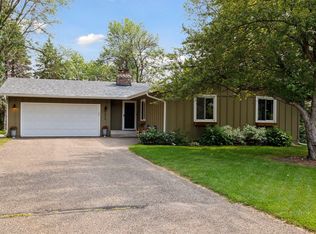9536 Woodridge Cir, Eden Prairie, MN 55347